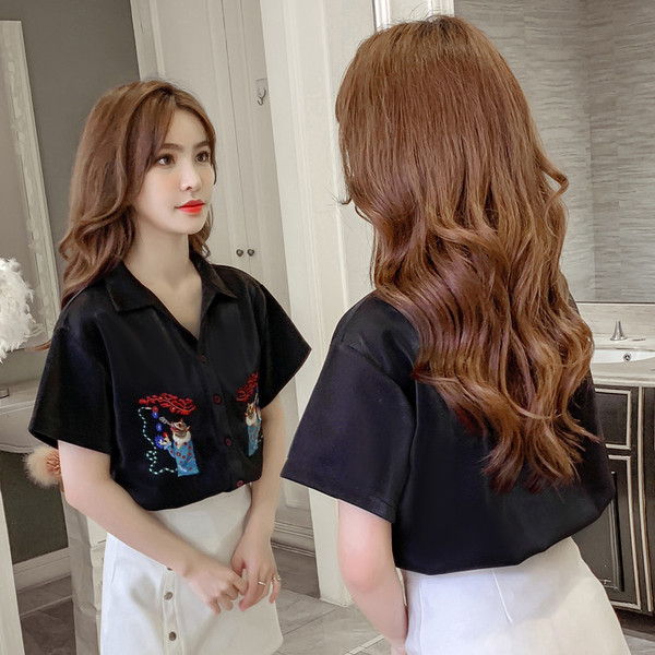 Alkalmi női ing rövid ujjal és hímzéssel