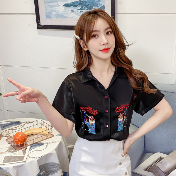 Alkalmi női ing rövid ujjal és hímzéssel