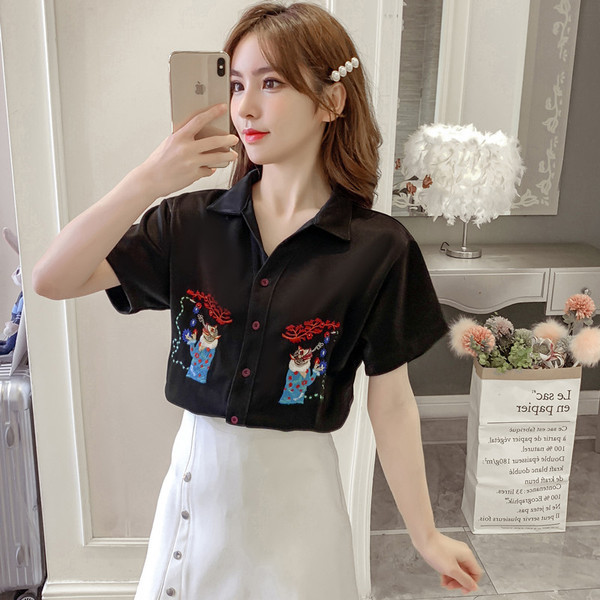 Alkalmi női ing rövid ujjal és hímzéssel