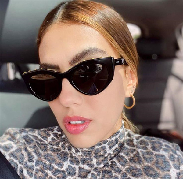 Aktuelne ženske naočale sa metalnim elementima