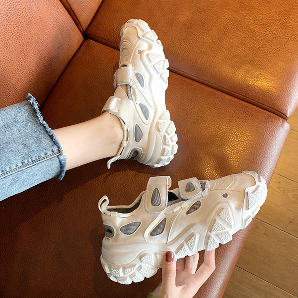 Női tornacipő durva talppal, tépőzárral