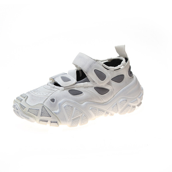 Női tornacipő durva talppal, tépőzárral