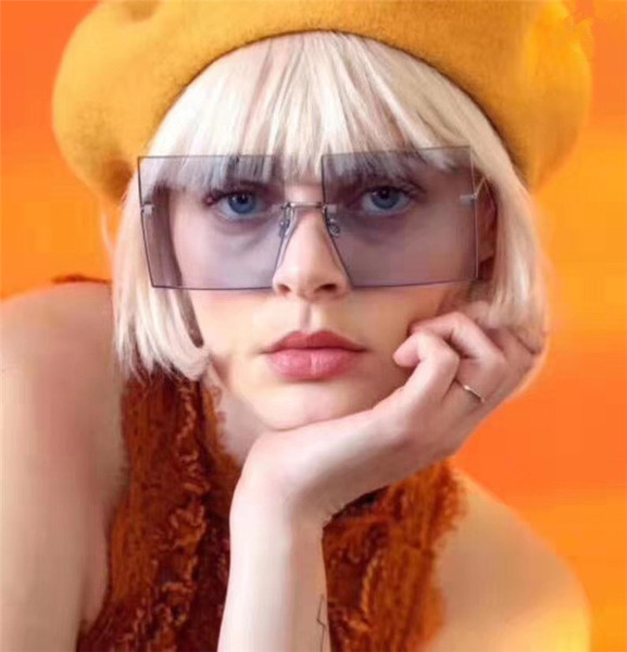 Négyzet alakú női szemüveg, vékony kerettel