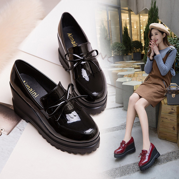 Stílusos női alkalmi cipő magas talppal