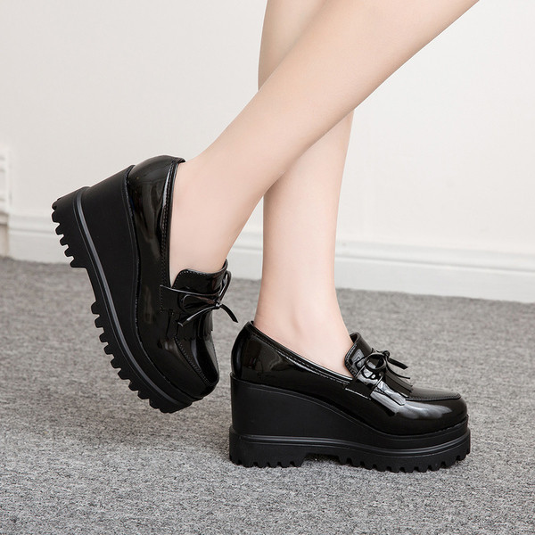 Stílusos női alkalmi cipő magas talppal