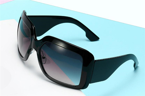 Ležerne ženske sunčane naočale kvadratnog oblika