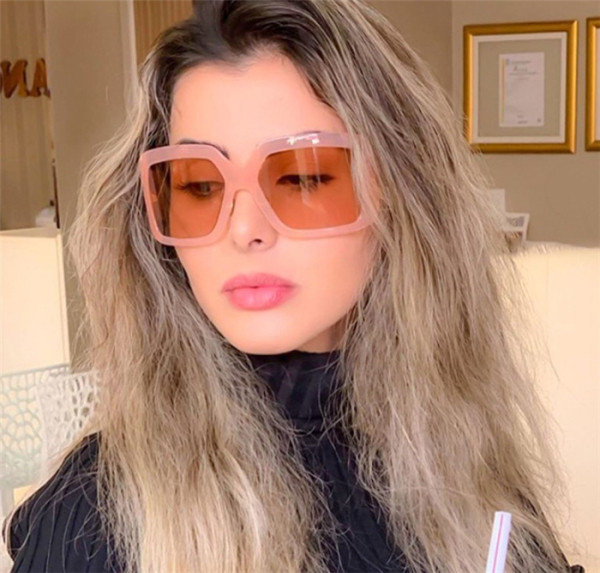 Ležerne ženske sunčane naočale kvadratnog oblika
