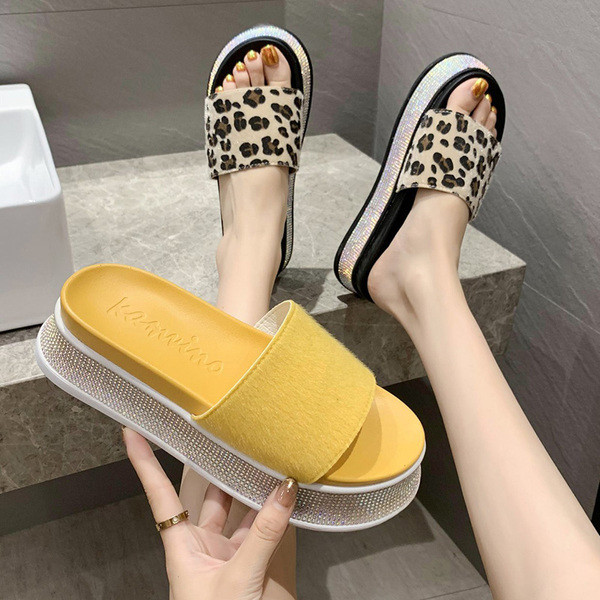 Új modell női papucs kövekkel a talpán