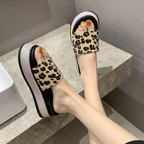 Új modell női papucs kövekkel a talpán