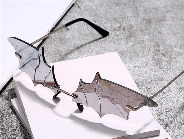 Ženske aktualne sunčane naočale s tankim okvirima