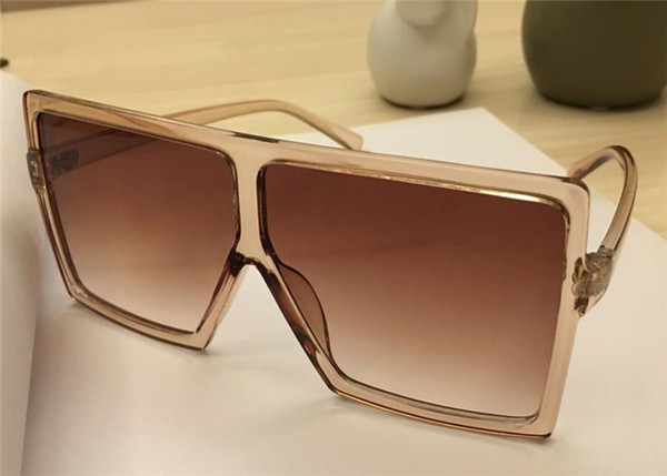 Moderne ženske sunčane naočale kvadratnog oblika