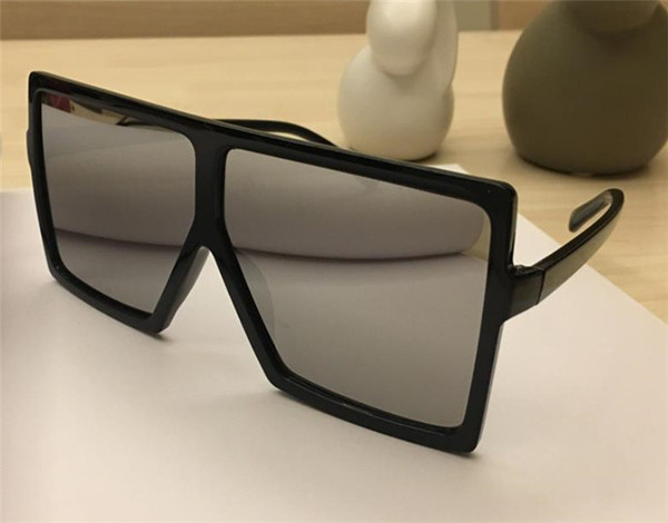 Moderne ženske sunčane naočale kvadratnog oblika