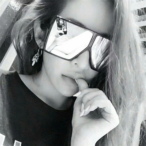 Moderne ženske sunčane naočale kvadratnog oblika