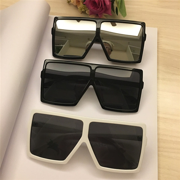 Moderne ženske sunčane naočale kvadratnog oblika