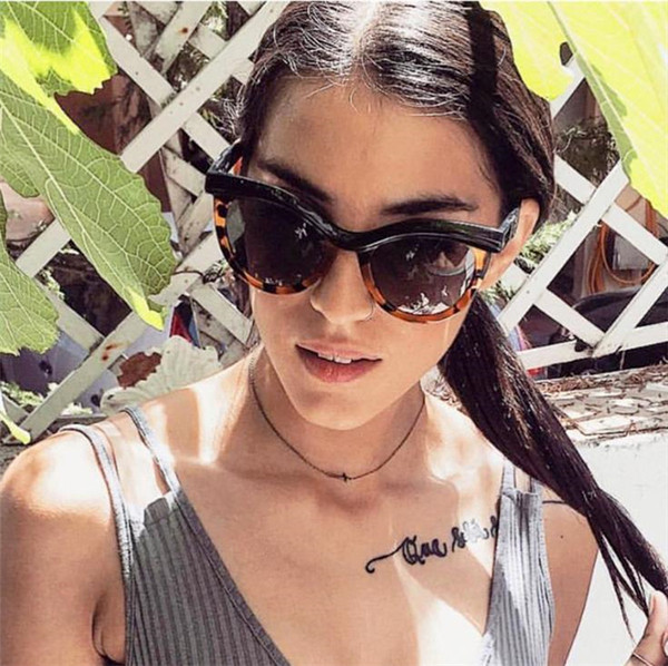 Elegantne ženske naočale okruglog oblika