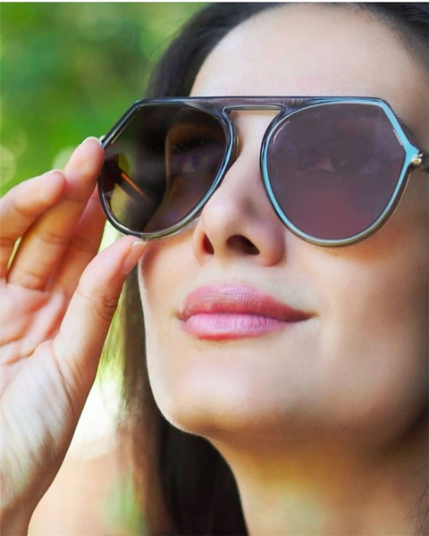 Ženske moderne naočale s tankim okvirima okruglog oblika