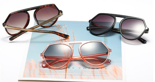 Ženske moderne naočale s tankim okvirima okruglog oblika