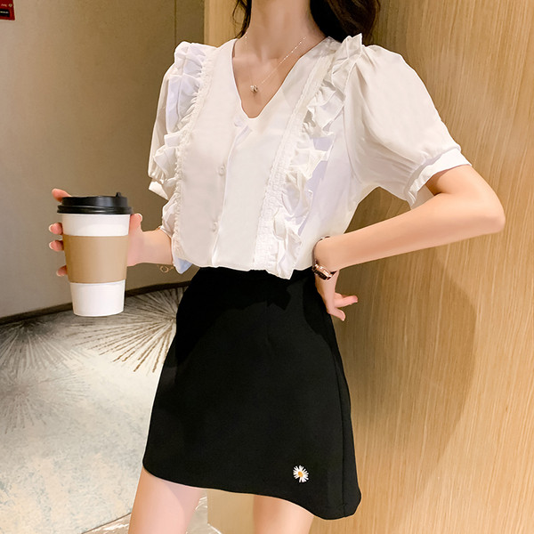 Ženska košulja u retro stilu s V izrezom