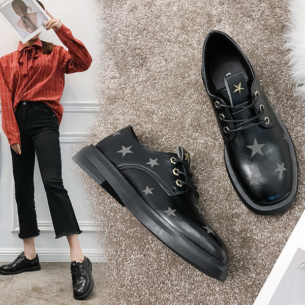 Ženske moderne kožne cipele sa aplikacijom - zvjezdicama