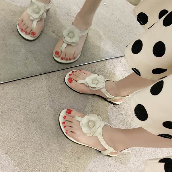 Ležerne ženske sandale preko vrha sa cvijetom