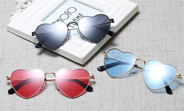 Moderne ženske sunčane naočale u obliku srca