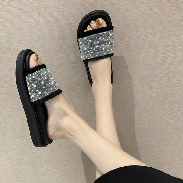 Novi model ženskih papuča sa ravnim đonom i perlicama