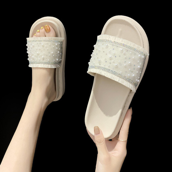 Novi model ženskih papuča sa ravnim đonom i perlicama