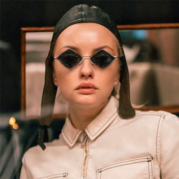 Ženske moderne naočale s tankim okvirima