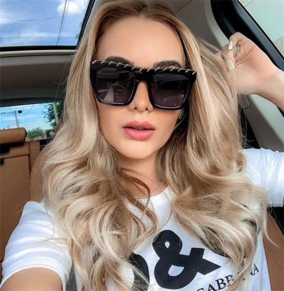 Elegantne ženske naočale s metalnim elementima