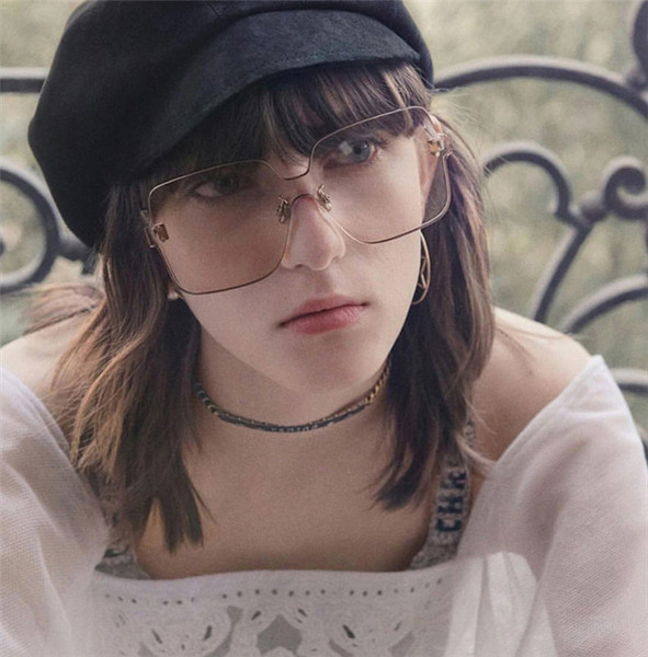 Ležerne ženske sunčane naočale kvadratnog oblika