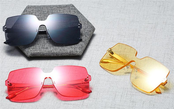 Ležerne ženske sunčane naočale kvadratnog oblika