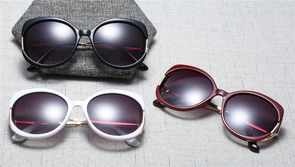 Ležerne ženske naočale okruglog oblika sa tankim okvirima