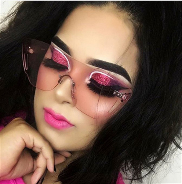 Vabaaja stiilsed naiste päikeseprillid