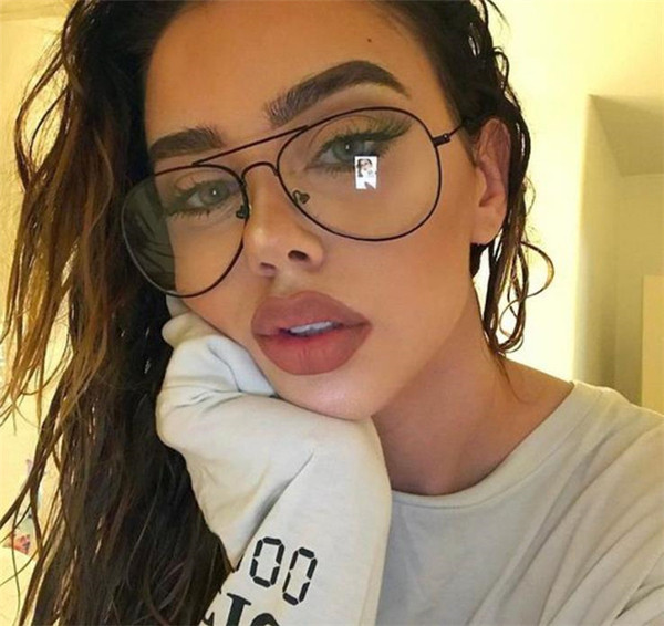 Női alkalmi szemüveg vékony kerettel