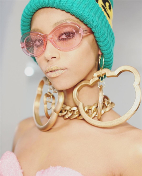 Aktuális, kerek női napszemüveg