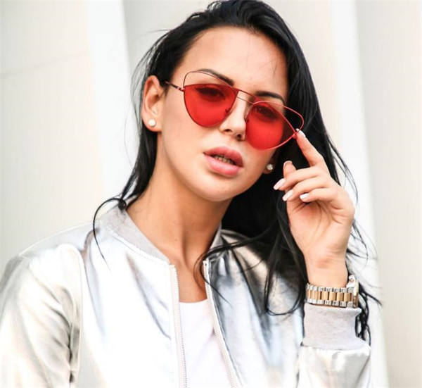 Stílusos női szemüveg vékony kerettel