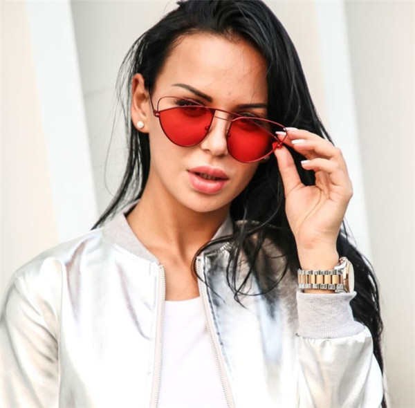 Stílusos női szemüveg vékony kerettel