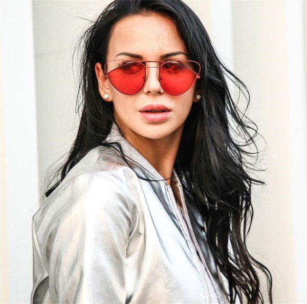 Stílusos női szemüveg vékony kerettel