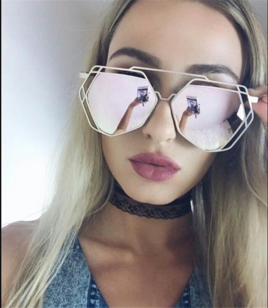 Stílusos női szemüveg vékony kerettel