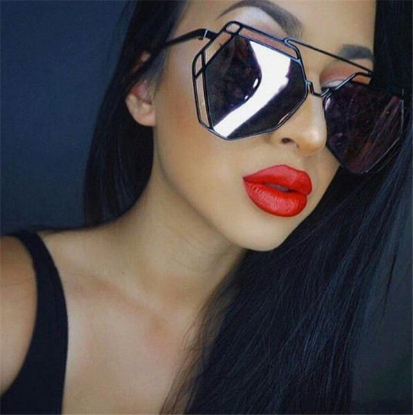 Stílusos női szemüveg vékony kerettel