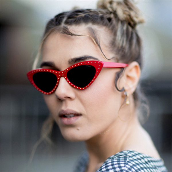 Aktuális női szemüveg díszkövekkel