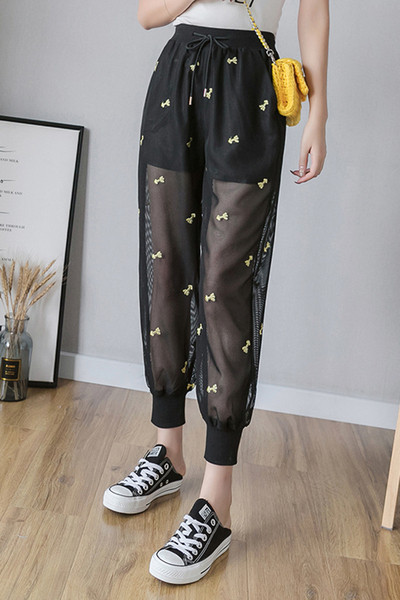 Modern női nadrág tüllel és hímzéssel