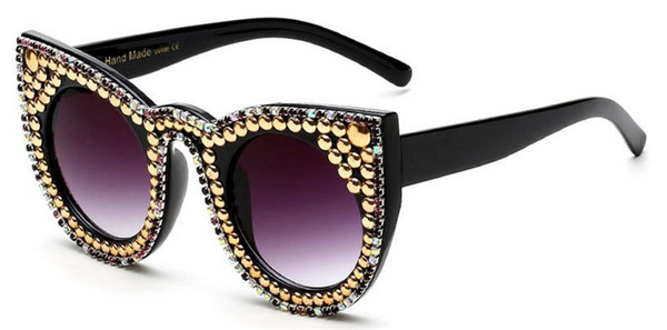 Stílusos női napszemüveg díszítő kövekkel