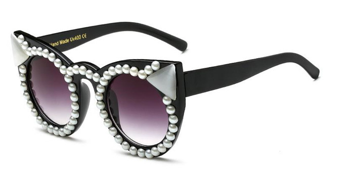 Stílusos női napszemüveg díszítő kövekkel