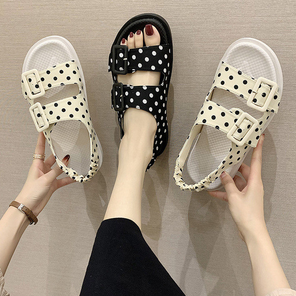 Modern női pöttyös csatos szandál