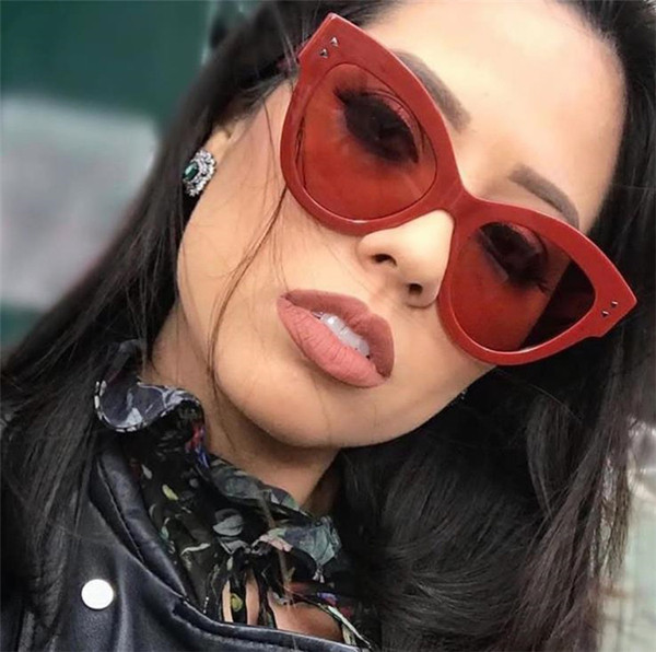 Női alkalmi napszemüveg kerek formában