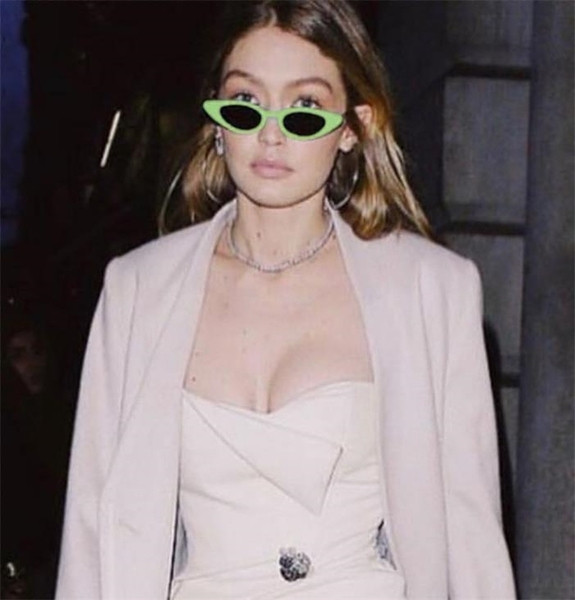 Retro női napszemüveg vékony kerettel