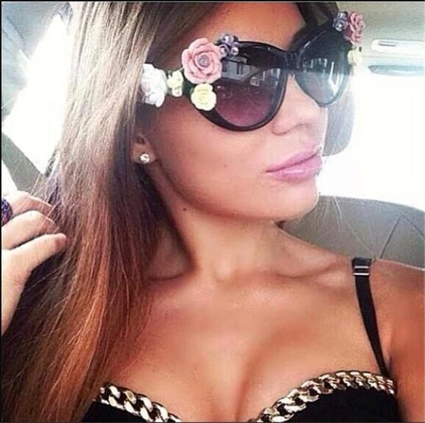 Modern női napszemüveg 3D elemmel