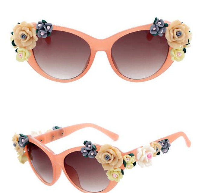 Modern női napszemüveg 3D elemmel