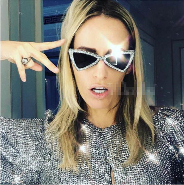 Stílusos női napszemüveg háromszög alakban